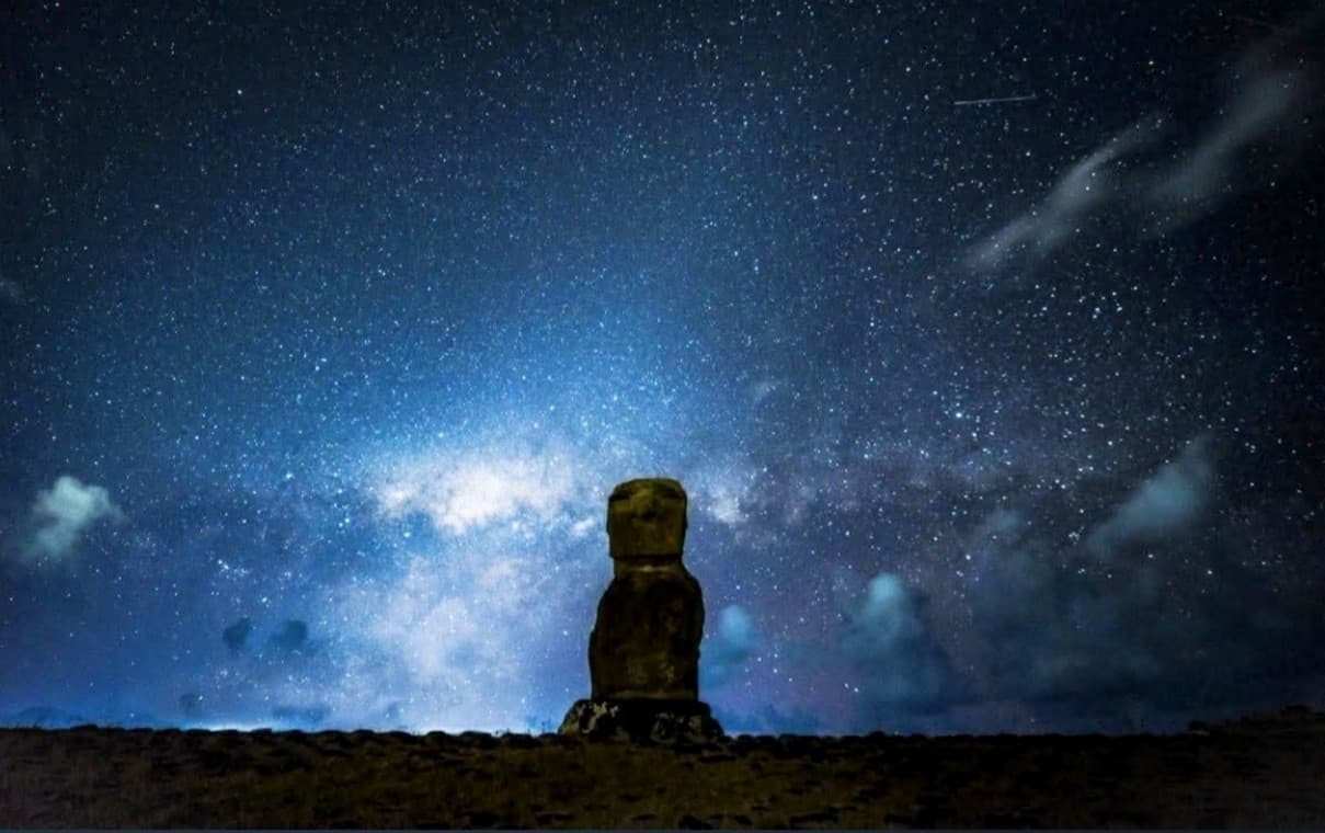 Vía láctea sobre un moai, Rapa Nui
